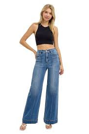 High rise - Ankle - wide pintuck jeans