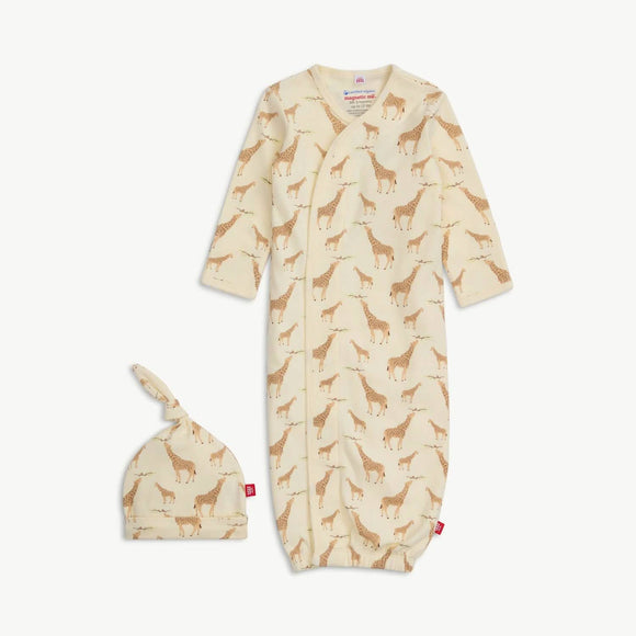 Giraffe magnetic me- gown with hat